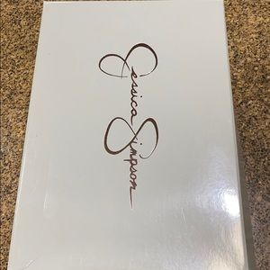 Jessica Simpson pumps